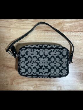 Coach Signature C Black Small Camera Bag Wristlet Zipper Vintage Y2K